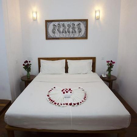 New Wave 1 Guesthouse พุกาม ภายนอก รูปภาพ